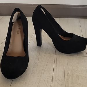 Torrid black platform pumps 7.5 ww